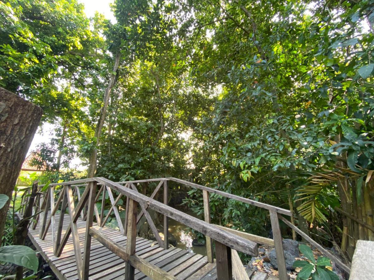 Mahamustika Riverside Canggu Eksteriør billede